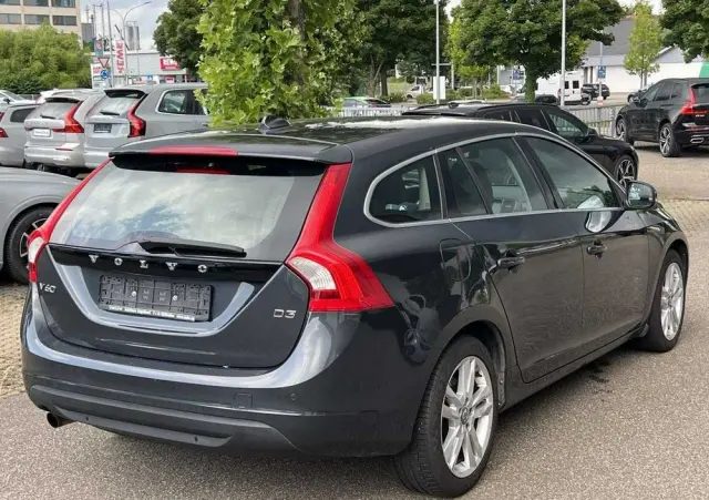 VOLVO V60 D3 Momentum