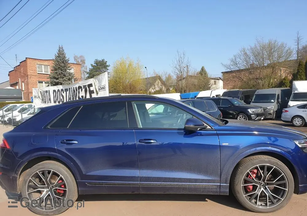 AUDI Q8 SUV TFSI quattro 250 kW tiptronic