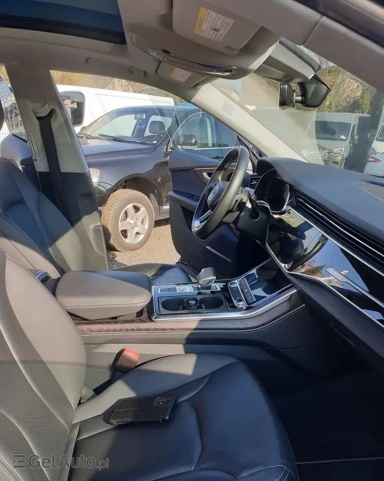 AUDI Q8 SUV TFSI quattro 250 kW tiptronic
