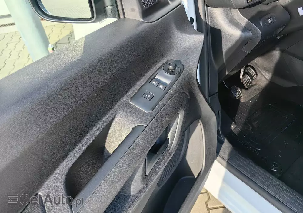 TOYOTA Proace City Berlingo Partner 