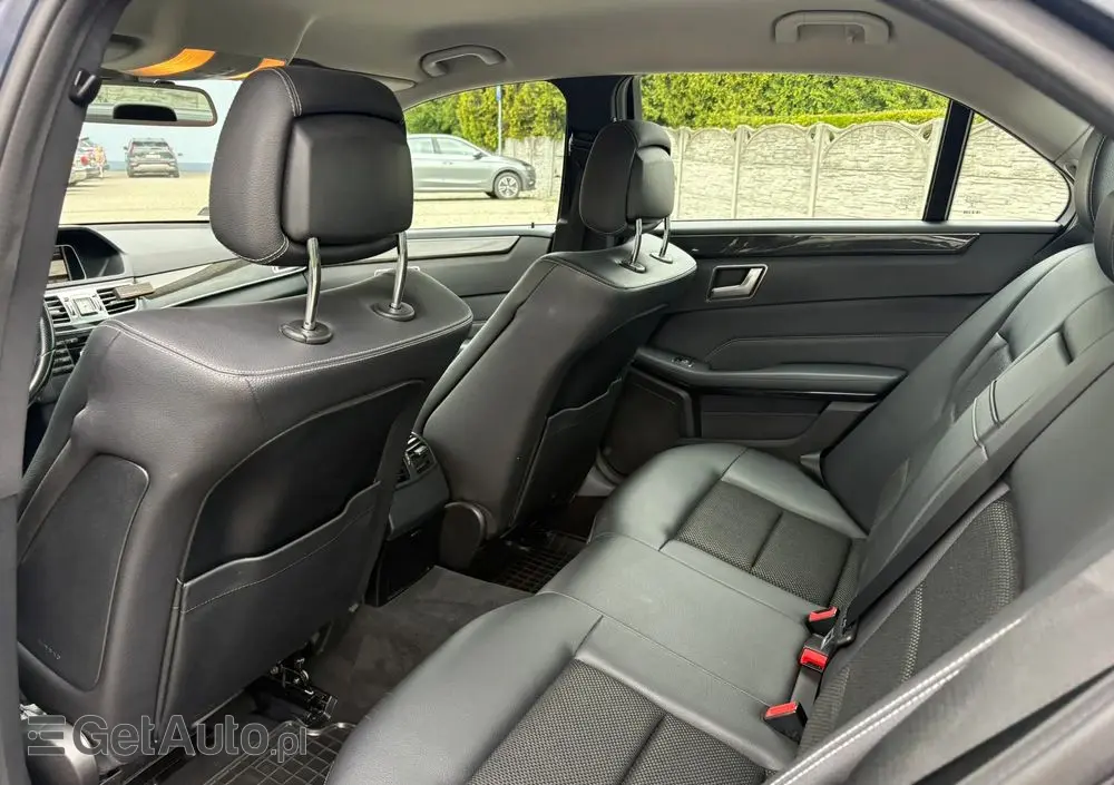 MERCEDES-BENZ Klasa E 300 T BlueTEC 9G-TRONIC