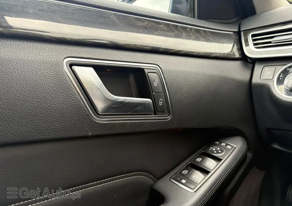 MERCEDES-BENZ Klasa E 300 T BlueTEC 9G-TRONIC
