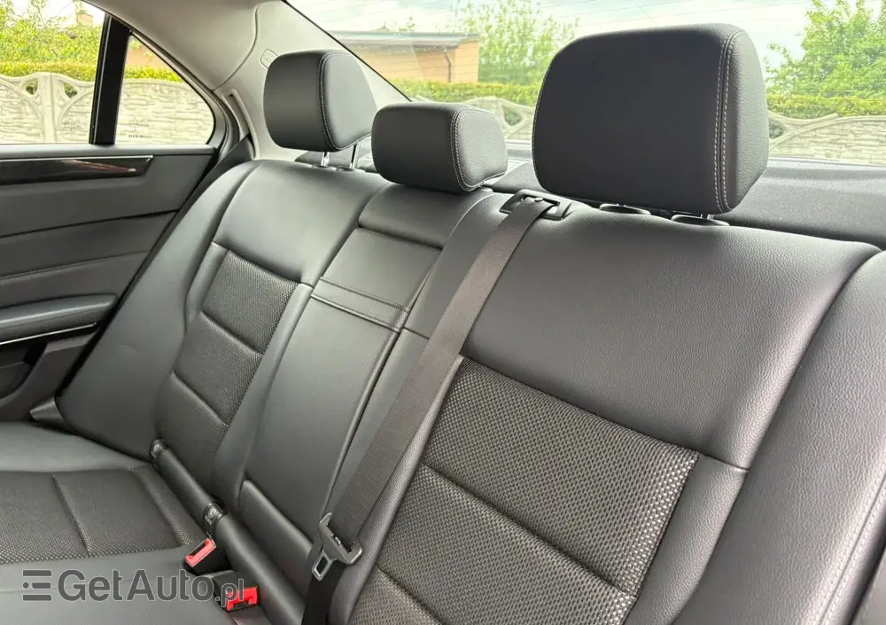 MERCEDES-BENZ Klasa E 300 T BlueTEC 9G-TRONIC