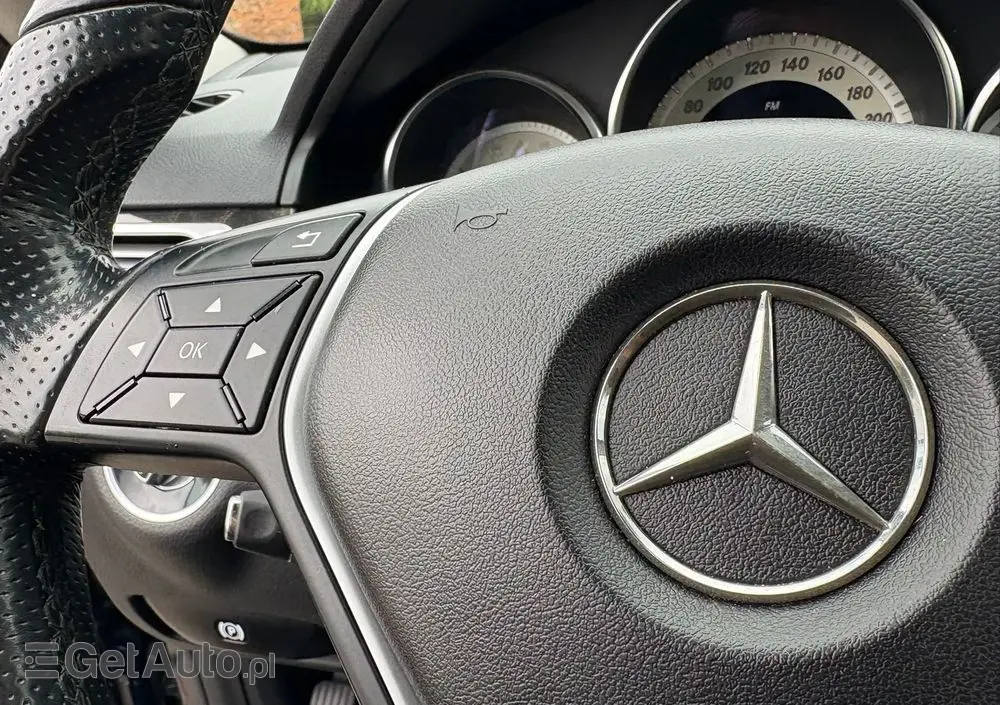 MERCEDES-BENZ Klasa E 300 T BlueTEC 9G-TRONIC