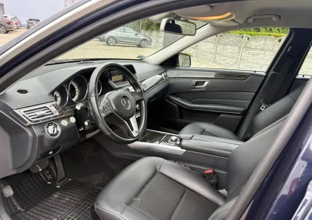 MERCEDES-BENZ Klasa E 300 T BlueTEC 9G-TRONIC