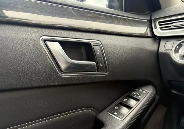 MERCEDES-BENZ Klasa E 300 T BlueTEC 9G-TRONIC