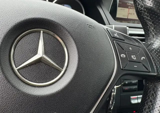 MERCEDES-BENZ Klasa E 300 T BlueTEC 9G-TRONIC