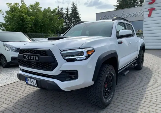 TOYOTA Tacoma 
