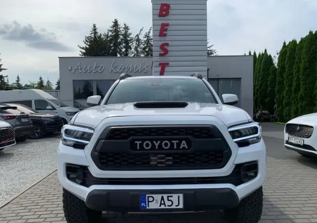 TOYOTA Tacoma 