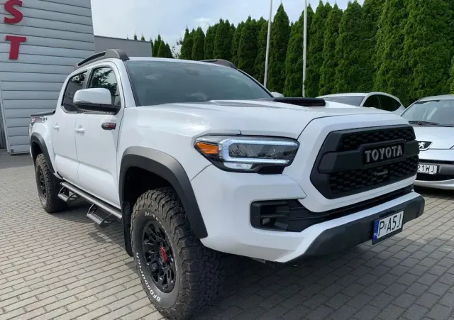 TOYOTA Tacoma 