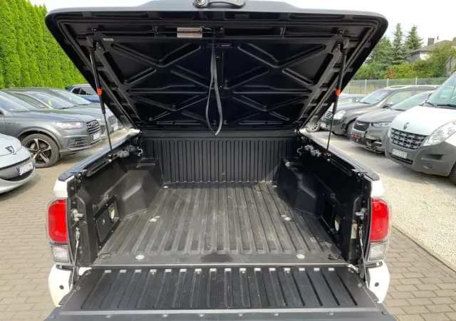 TOYOTA Tacoma 