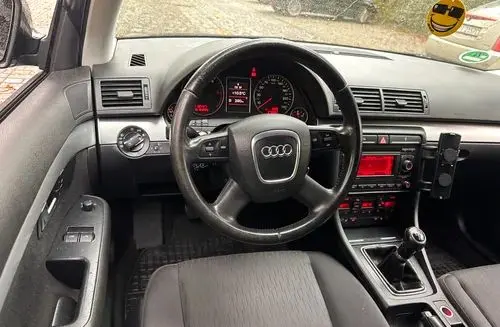 AUDI A4 