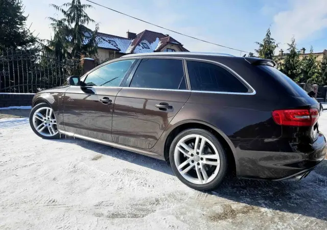 AUDI A4 Avant 2.0 TDI DPF quattro S line Sportpaket