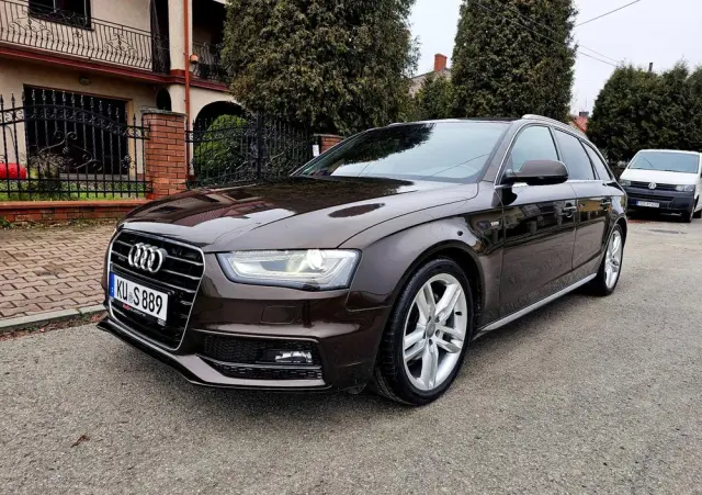 AUDI A4 Avant 2.0 TDI DPF quattro S line Sportpaket
