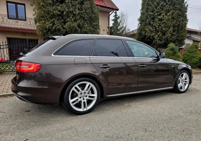 AUDI A4 Avant 2.0 TDI DPF quattro S line Sportpaket