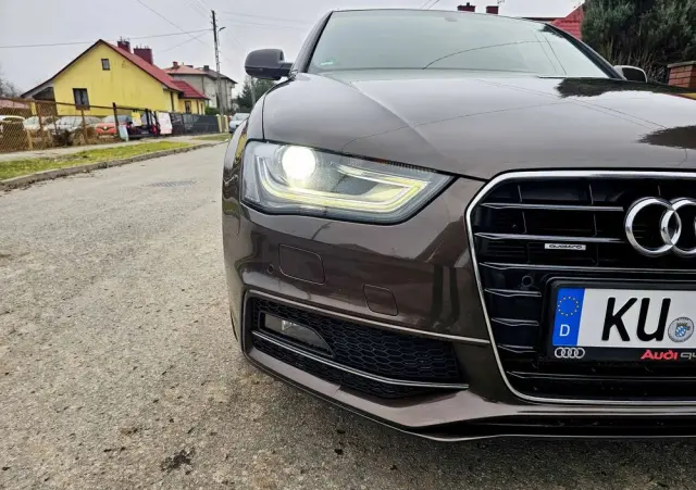 AUDI A4 Avant 2.0 TDI DPF quattro S line Sportpaket