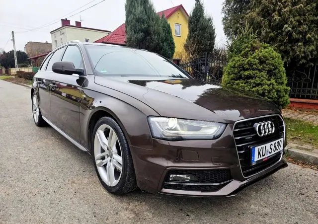 AUDI A4 Avant 2.0 TDI DPF quattro S line Sportpaket