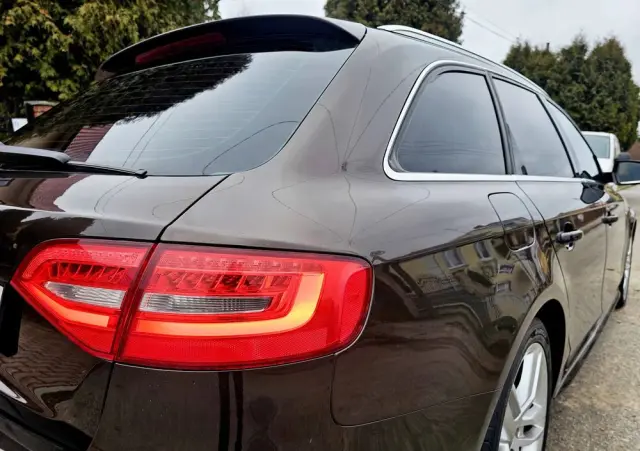 AUDI A4 Avant 2.0 TDI DPF quattro S line Sportpaket