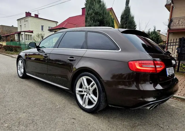 AUDI A4 Avant 2.0 TDI DPF quattro S line Sportpaket