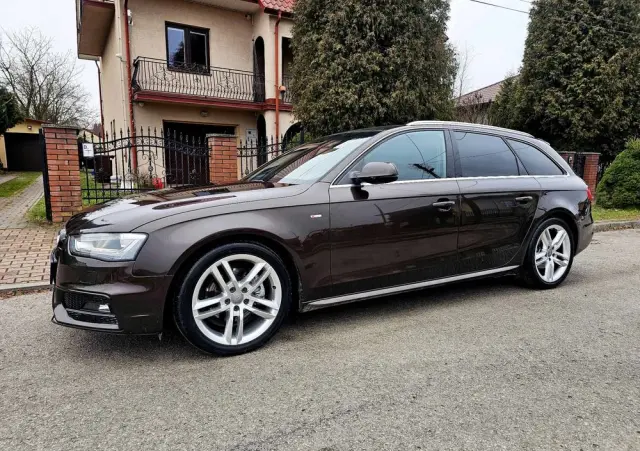 AUDI A4 Avant 2.0 TDI DPF quattro S line Sportpaket