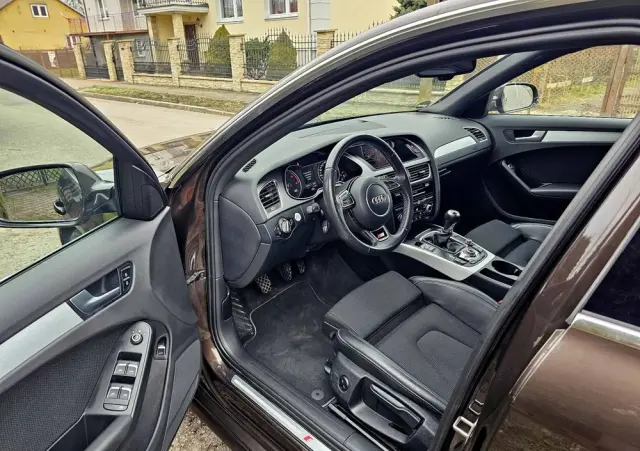 AUDI A4 Avant 2.0 TDI DPF quattro S line Sportpaket