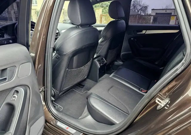 AUDI A4 Avant 2.0 TDI DPF quattro S line Sportpaket