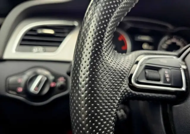 AUDI A4 Avant 2.0 TDI DPF quattro S line Sportpaket