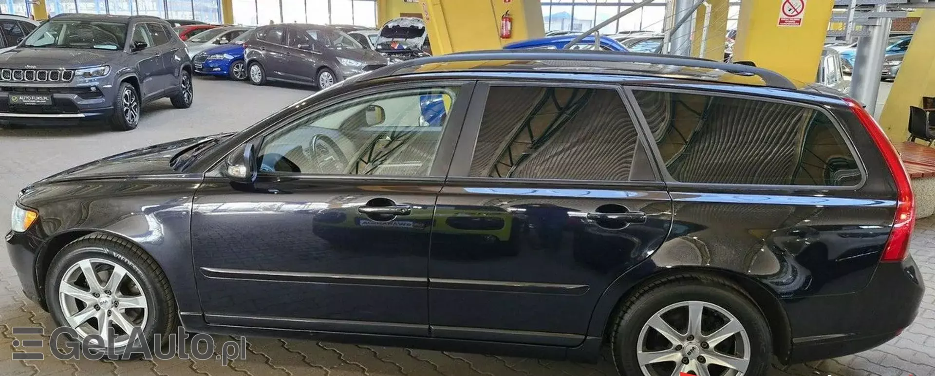 VOLVO V50 