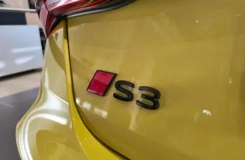 AUDI S3 