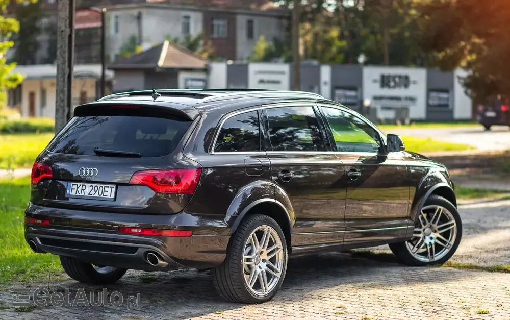 AUDI Q7 