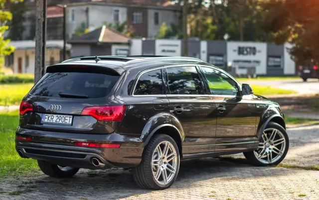 AUDI Q7 