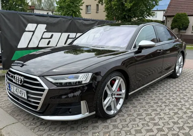 AUDI S8 