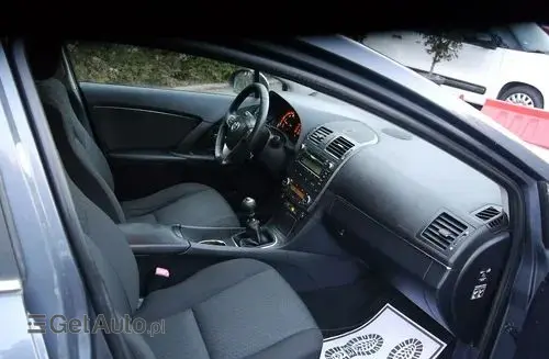 TOYOTA Avensis 