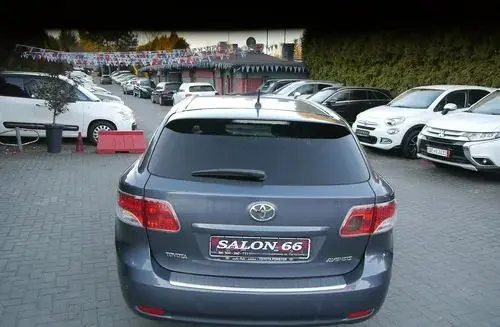 TOYOTA Avensis 