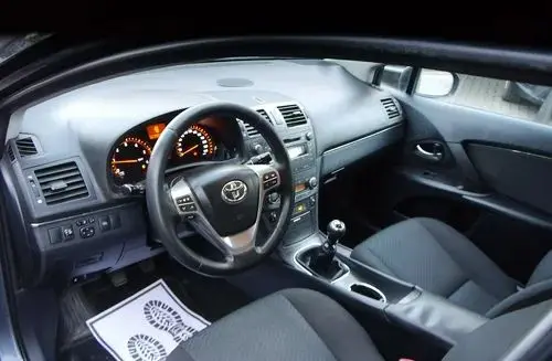 TOYOTA Avensis 