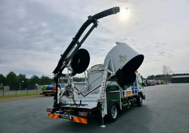 MITSUBISHI CANTER odkurzacz koparka ssąca substancje sypkie CITY SAUGER 