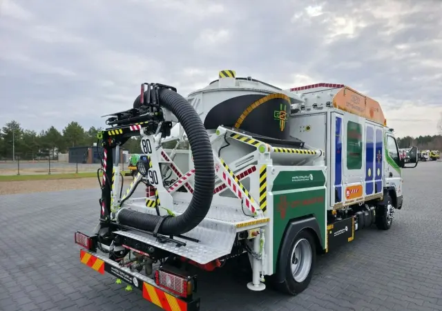 MITSUBISHI CANTER odkurzacz koparka ssąca substancje sypkie CITY SAUGER 