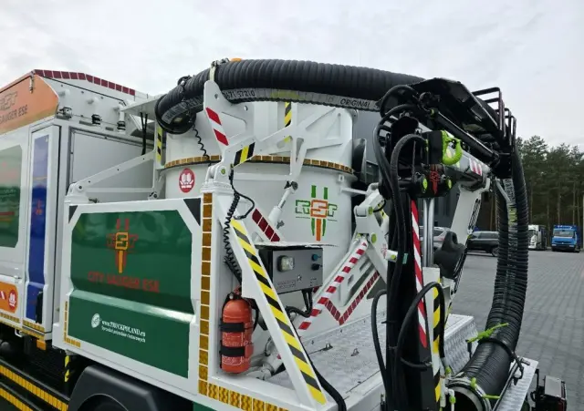 MITSUBISHI CANTER odkurzacz koparka ssąca substancje sypkie CITY SAUGER 