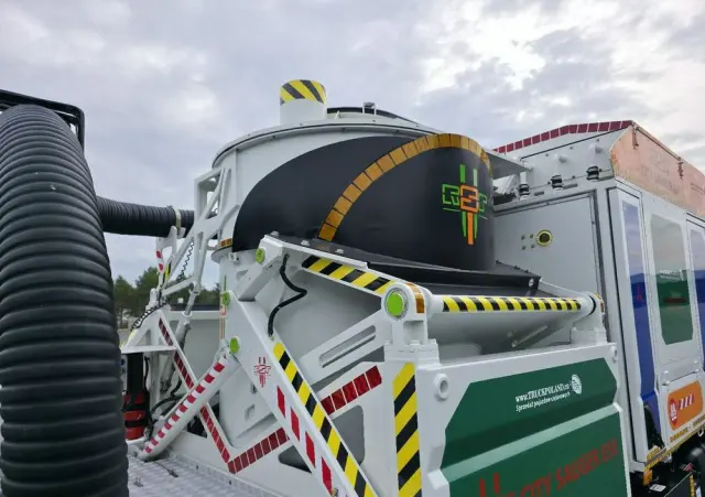 MITSUBISHI CANTER odkurzacz koparka ssąca substancje sypkie CITY SAUGER 