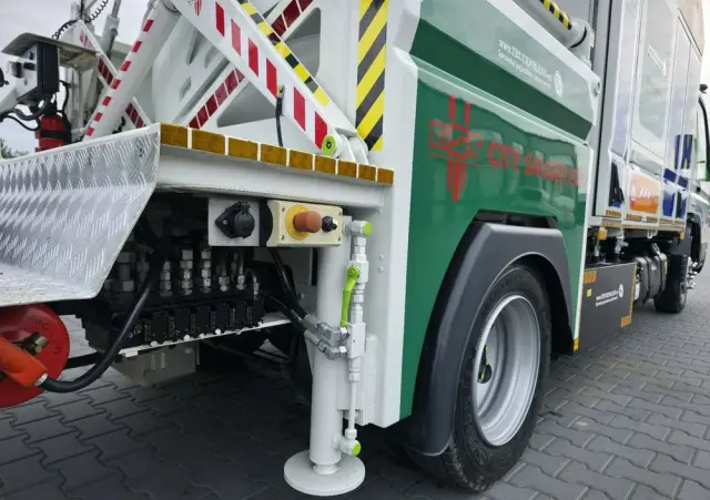 MITSUBISHI CANTER odkurzacz koparka ssąca substancje sypkie CITY SAUGER 