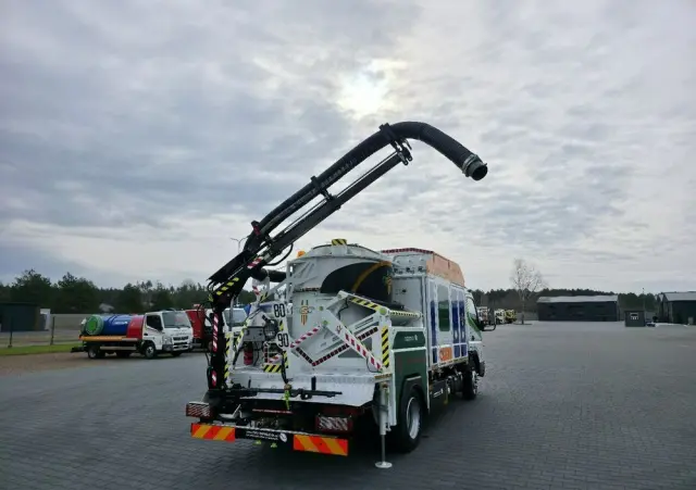 MITSUBISHI CANTER odkurzacz koparka ssąca substancje sypkie CITY SAUGER 