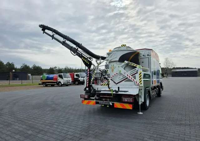 MITSUBISHI CANTER odkurzacz koparka ssąca substancje sypkie CITY SAUGER 