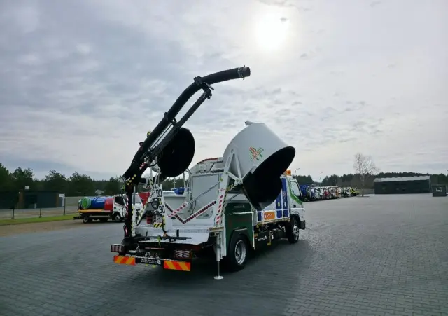 MITSUBISHI CANTER odkurzacz koparka ssąca substancje sypkie CITY SAUGER 