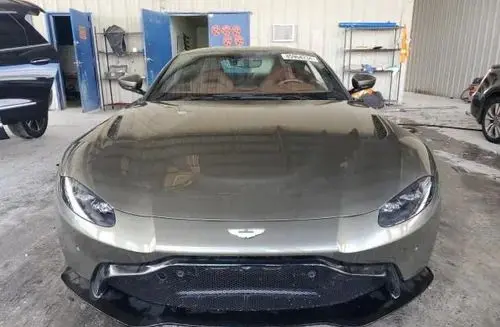 ASTON MARTIN Vantage 