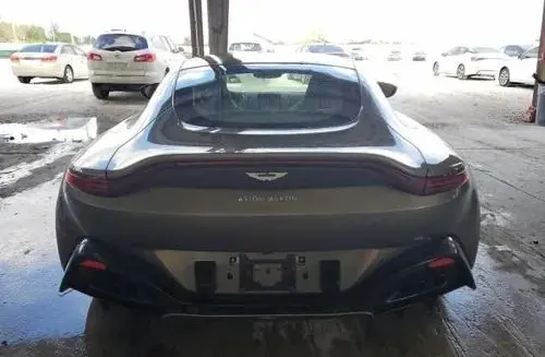 ASTON MARTIN Vantage 