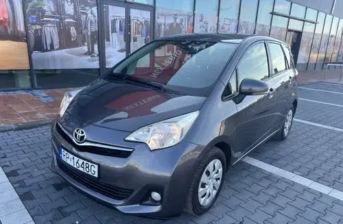 TOYOTA Verso 