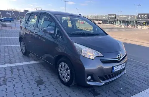 TOYOTA Verso 