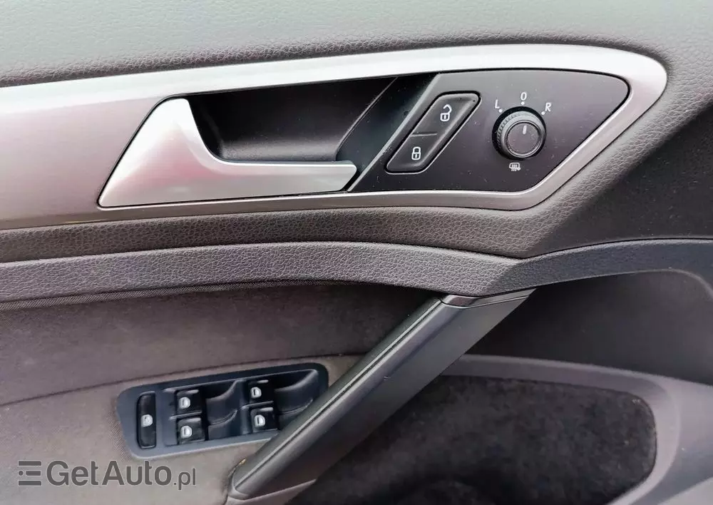 VOLKSWAGEN Golf VII 1.6 TDI BMT Comfortline DSG