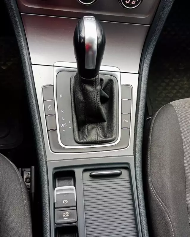 VOLKSWAGEN Golf VII 1.6 TDI BMT Comfortline DSG