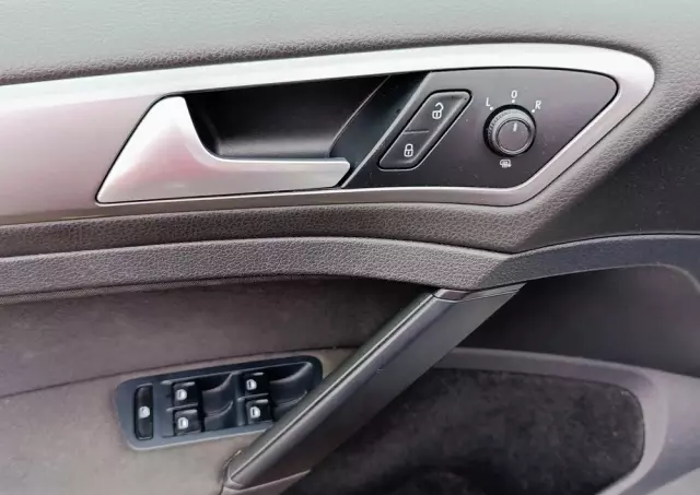 VOLKSWAGEN Golf VII 1.6 TDI BMT Comfortline DSG